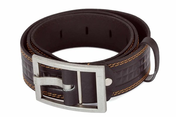 Ceintures en cuir pour homme : guide d'achat et entretien